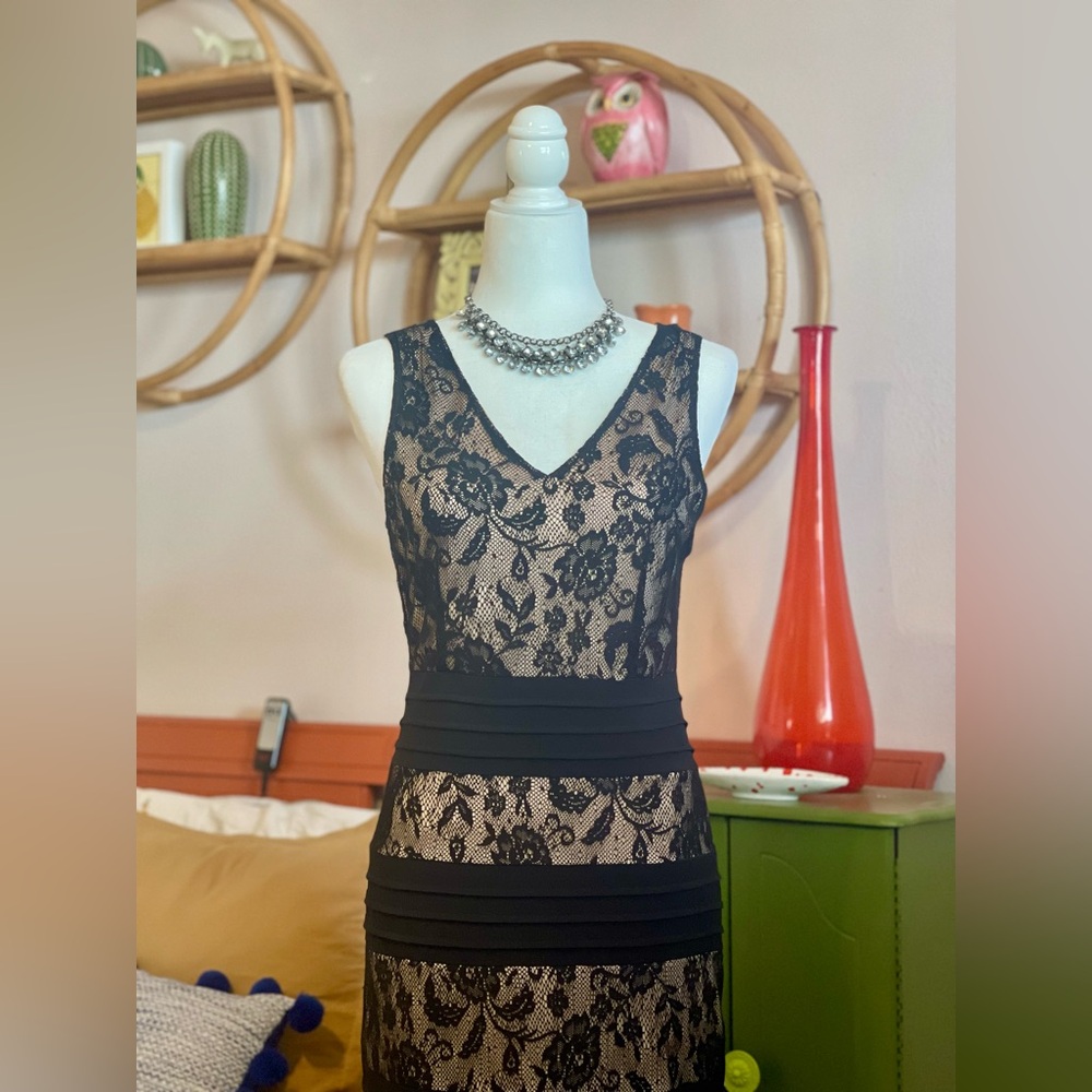 ✨Candalite Black and Tan Sleeveless V-Neck Formal Maxi Gown✨ - Picture 2 of 8